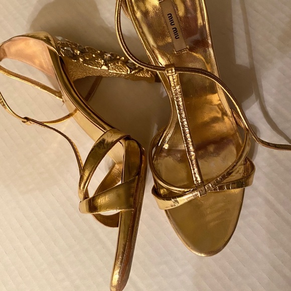 ❌sold❌Miu Miu embellished gold heels - Picture 4 of 7